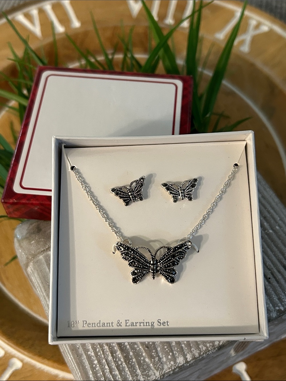 butterfly Pendant necklace & Earring Set NEW in box 18” chain